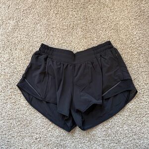 lululemon Hotty Hot Low-Rise Lined Short 2.5"